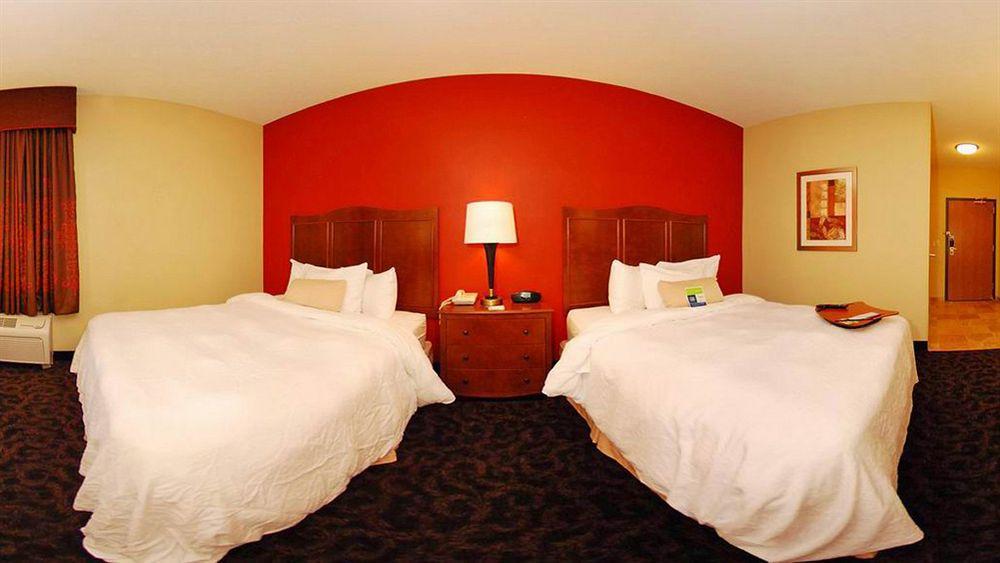 Hampton Inn Зейнсвілль Екстер'єр фото