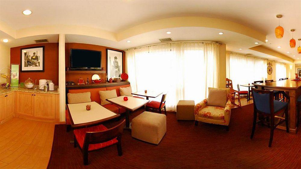 Hampton Inn Зейнсвілль Екстер'єр фото
