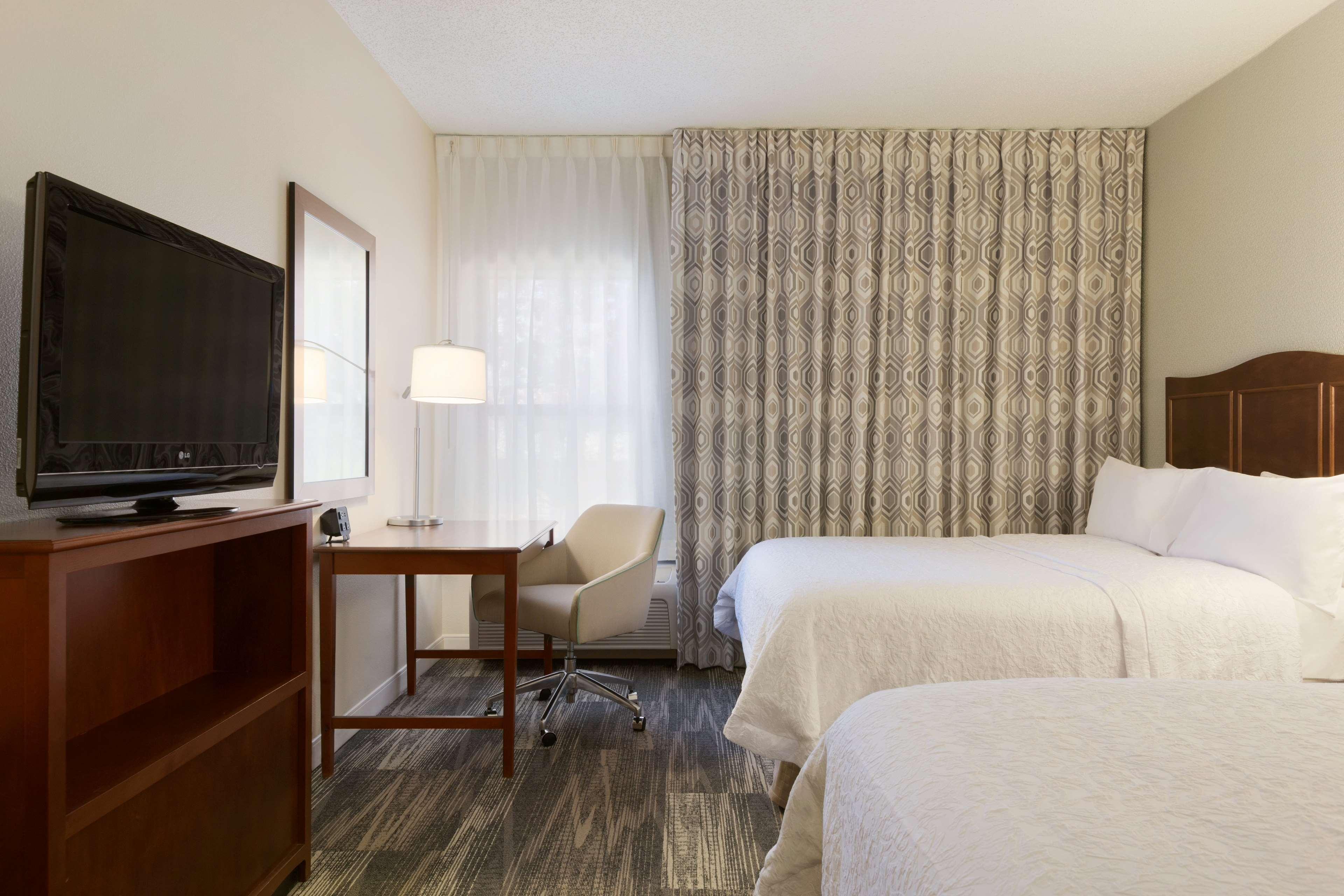 Hampton Inn Зейнсвілль Екстер'єр фото