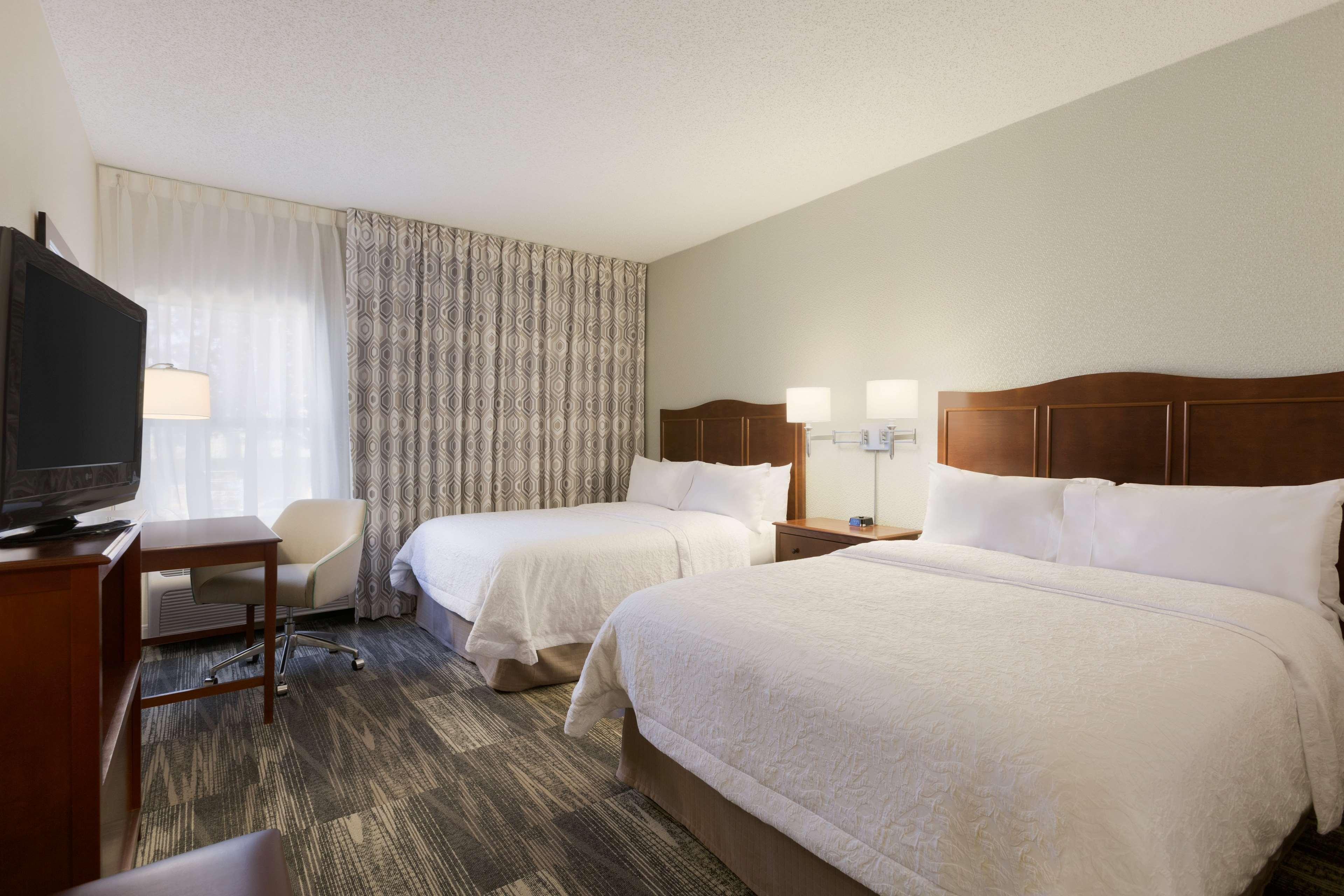 Hampton Inn Зейнсвілль Екстер'єр фото