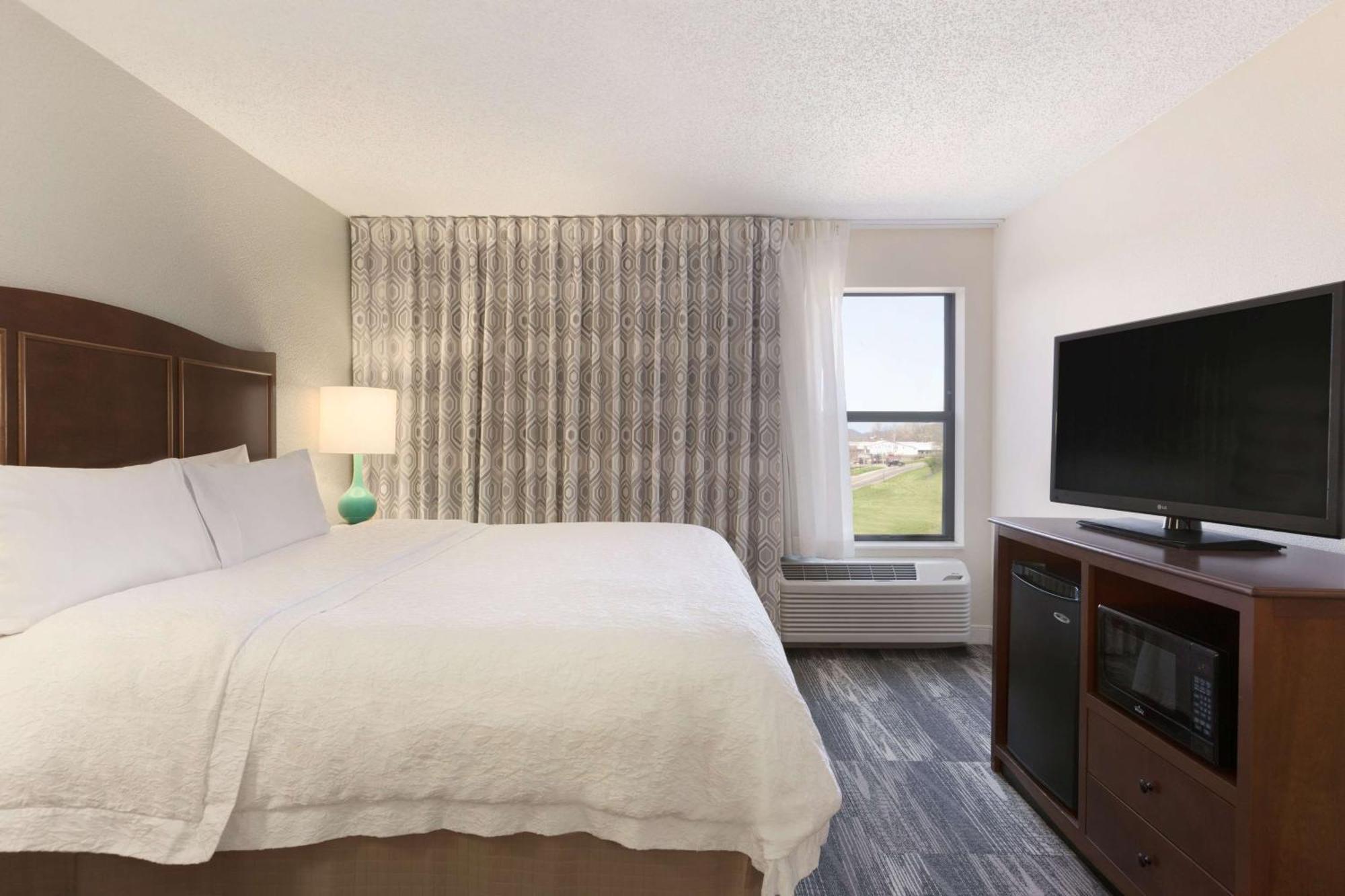 Hampton Inn Зейнсвілль Екстер'єр фото