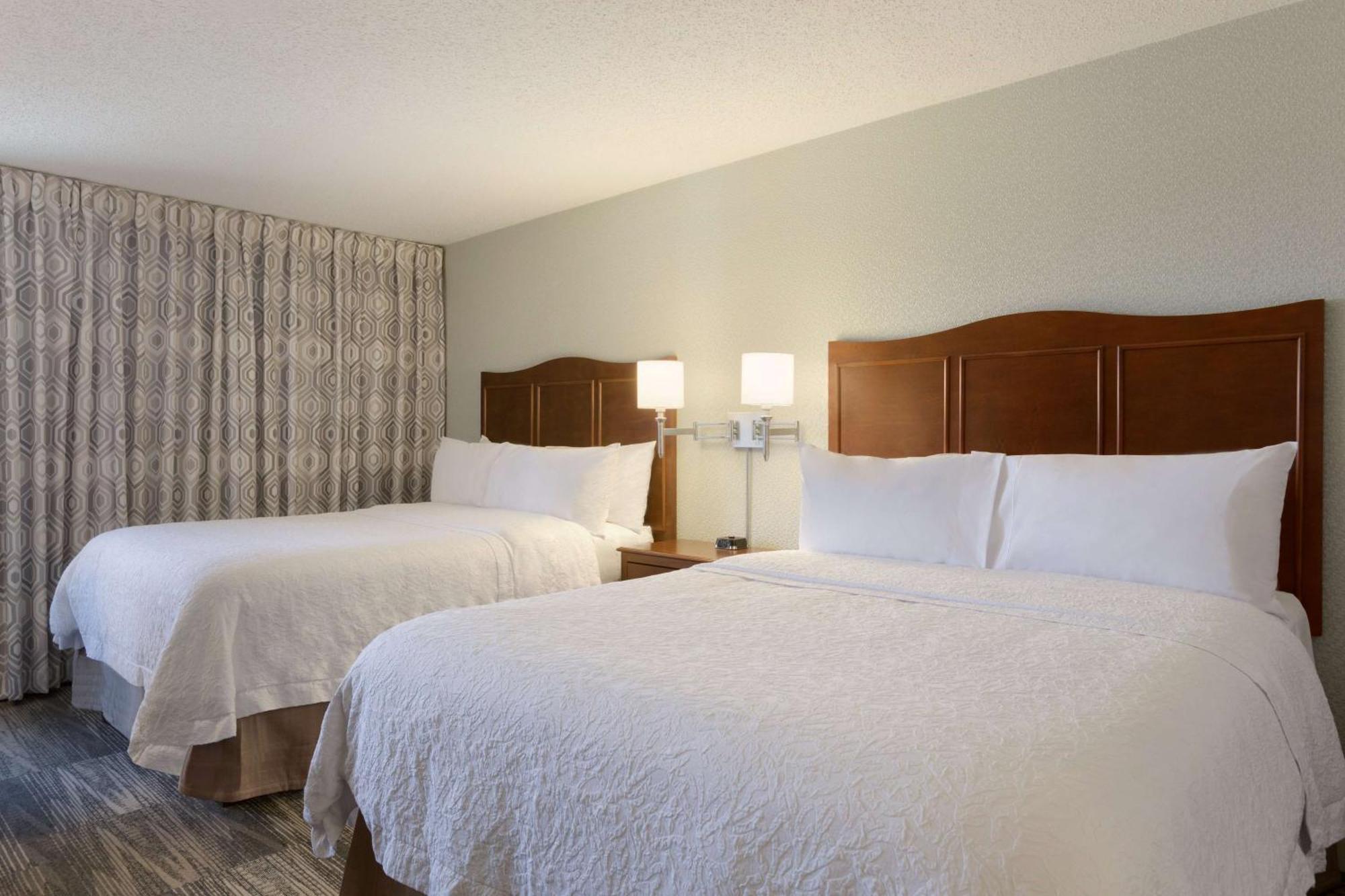 Hampton Inn Зейнсвілль Екстер'єр фото
