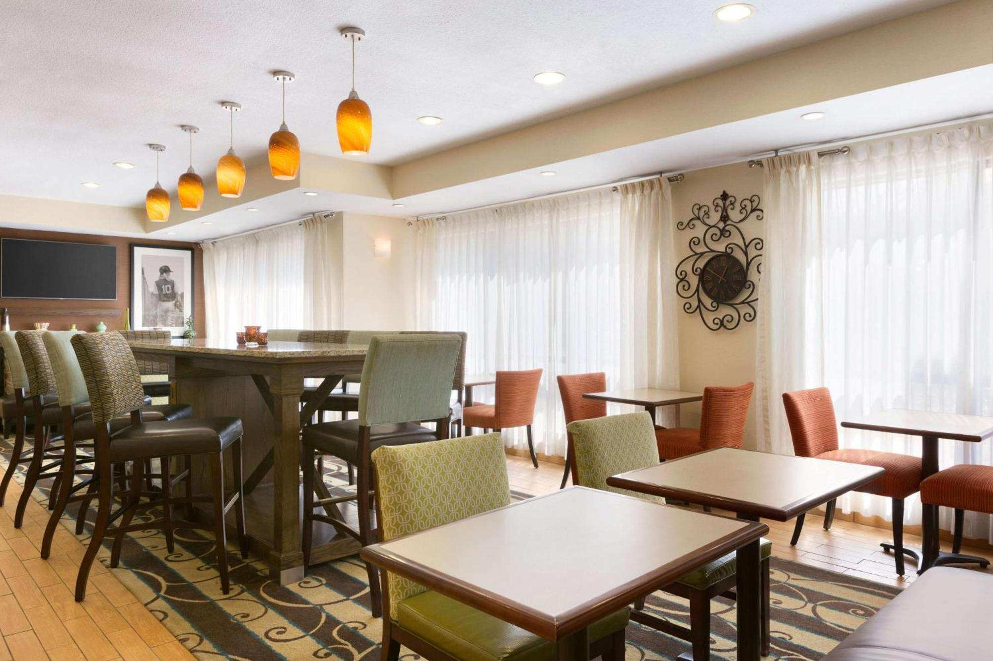 Hampton Inn Зейнсвілль Екстер'єр фото